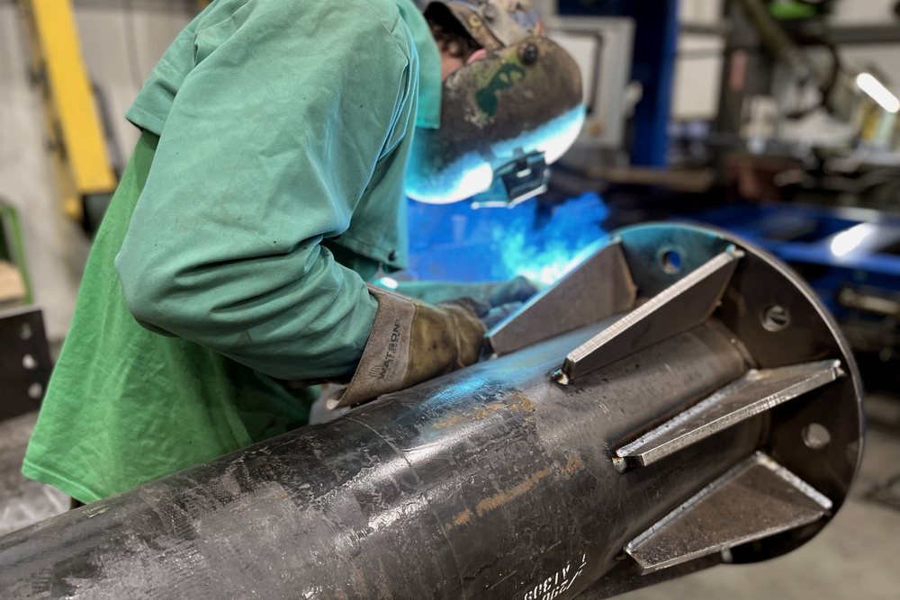 Welding a pipe assembly
